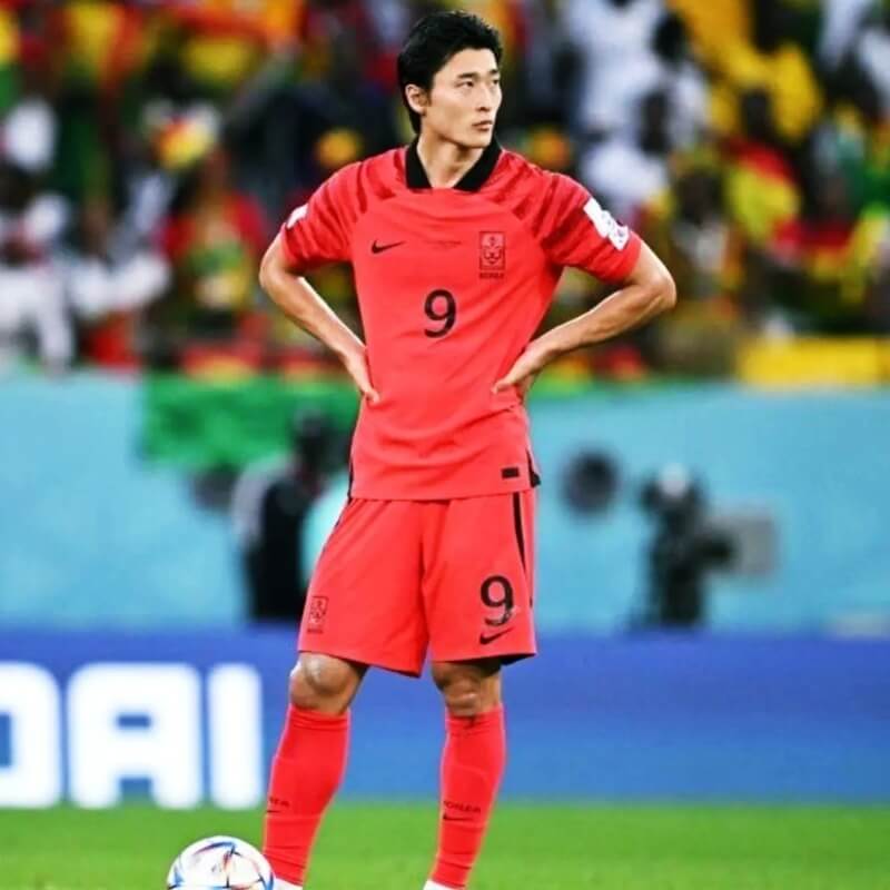 그라운드에-서있는-조규성-선수