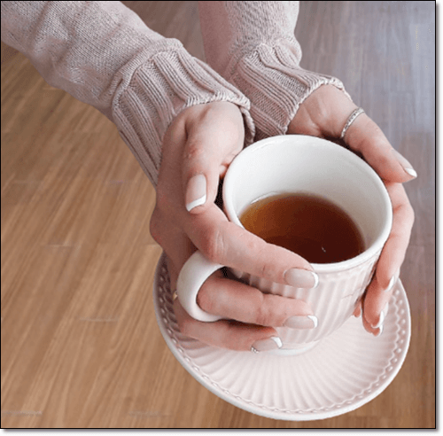 홍차 마시는 여자 