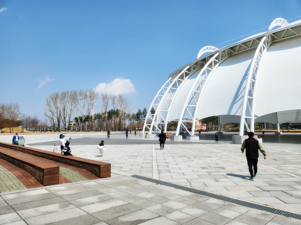 탄금공원-대형-차양막-있는-곳