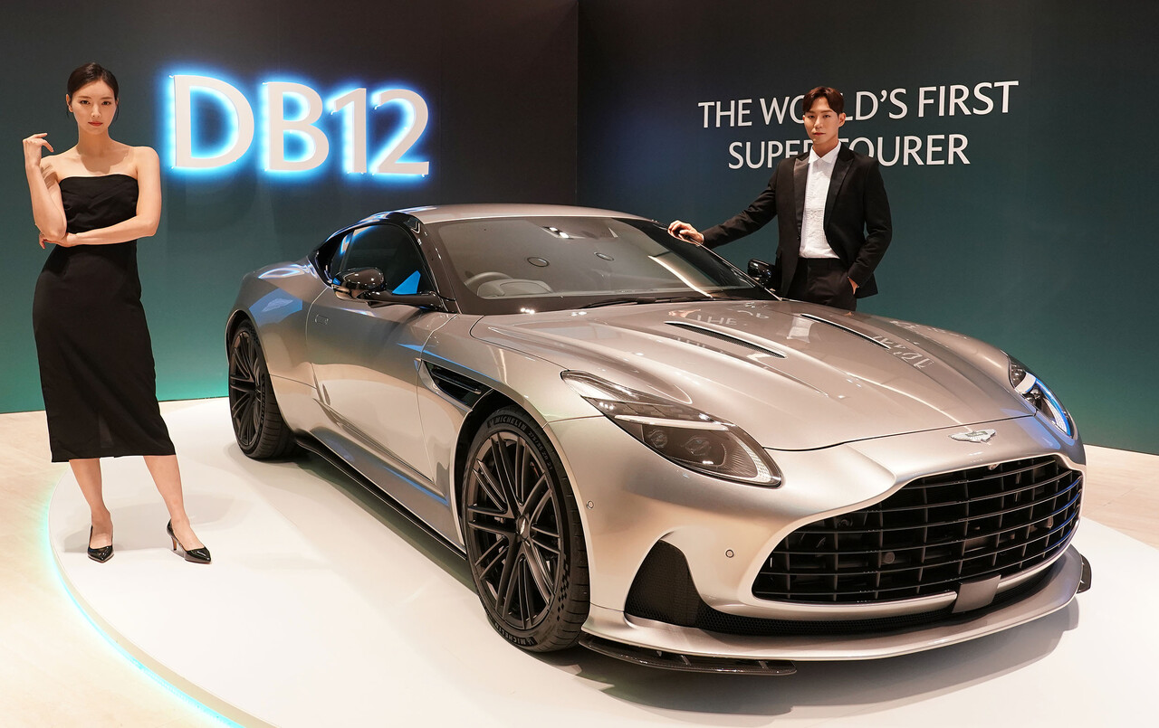 애스턴마틴, 세계 최초 슈퍼투어러 `DB12` 국내 공개