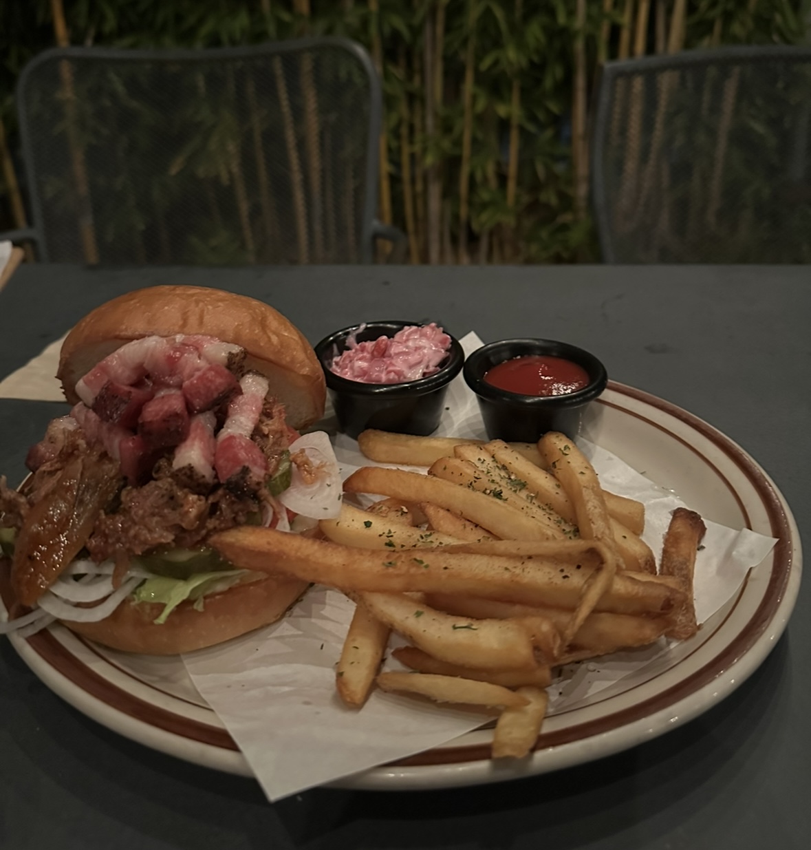 전형적인 야식 메뉴