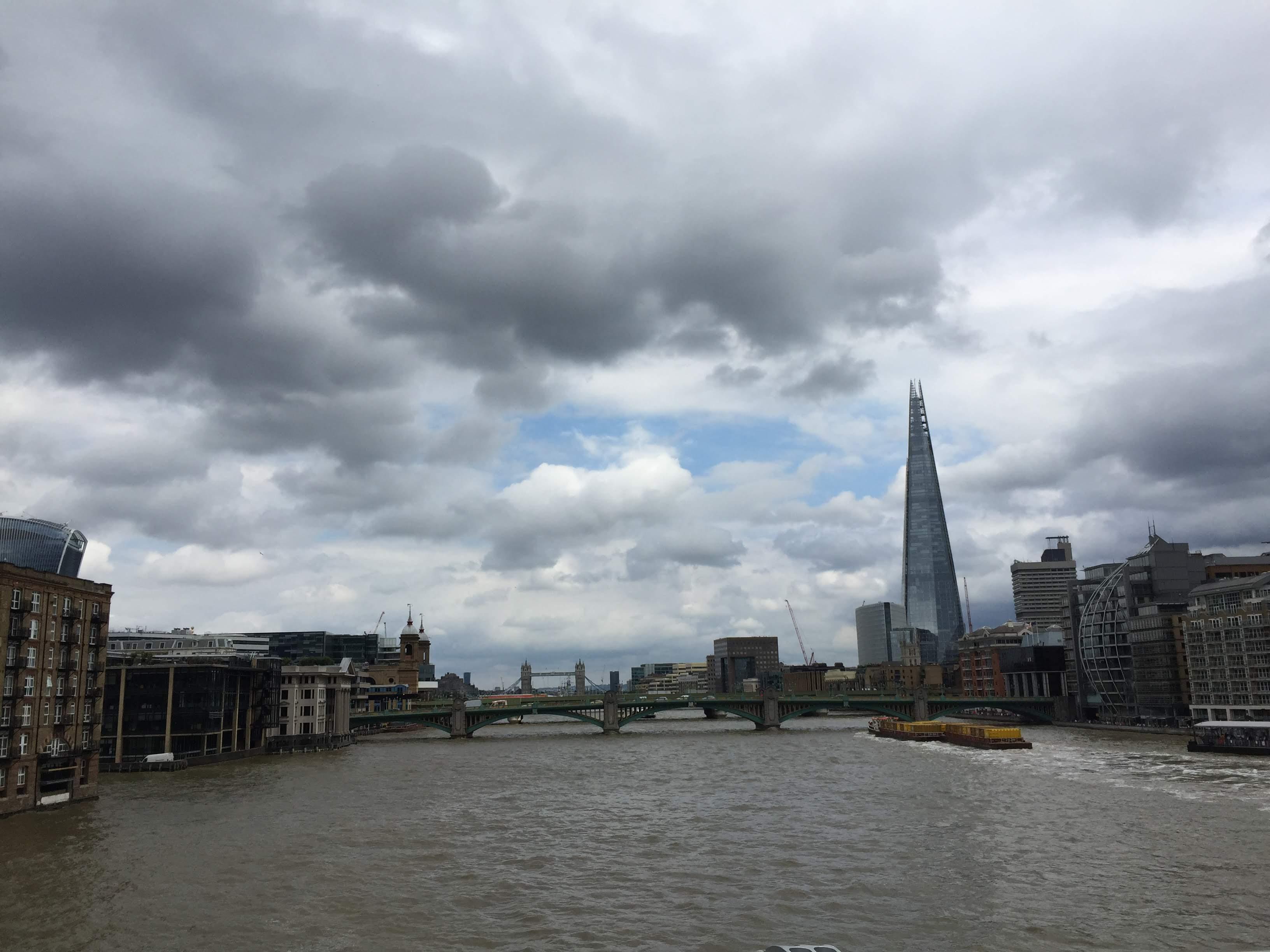 비오는 날 런던