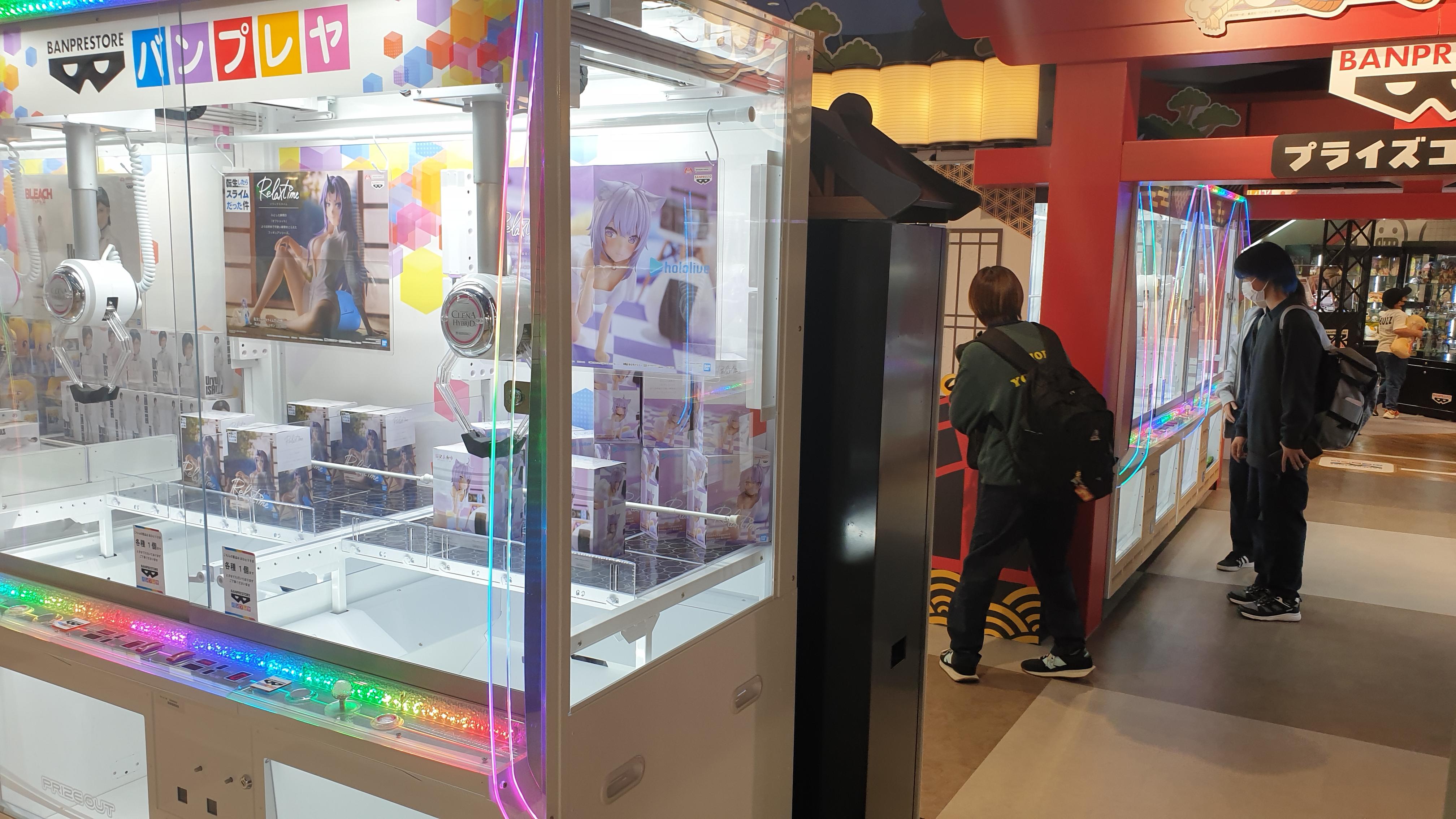 캐널시티 하카타 내 반다이몰 인형뽑기하는 일본인들