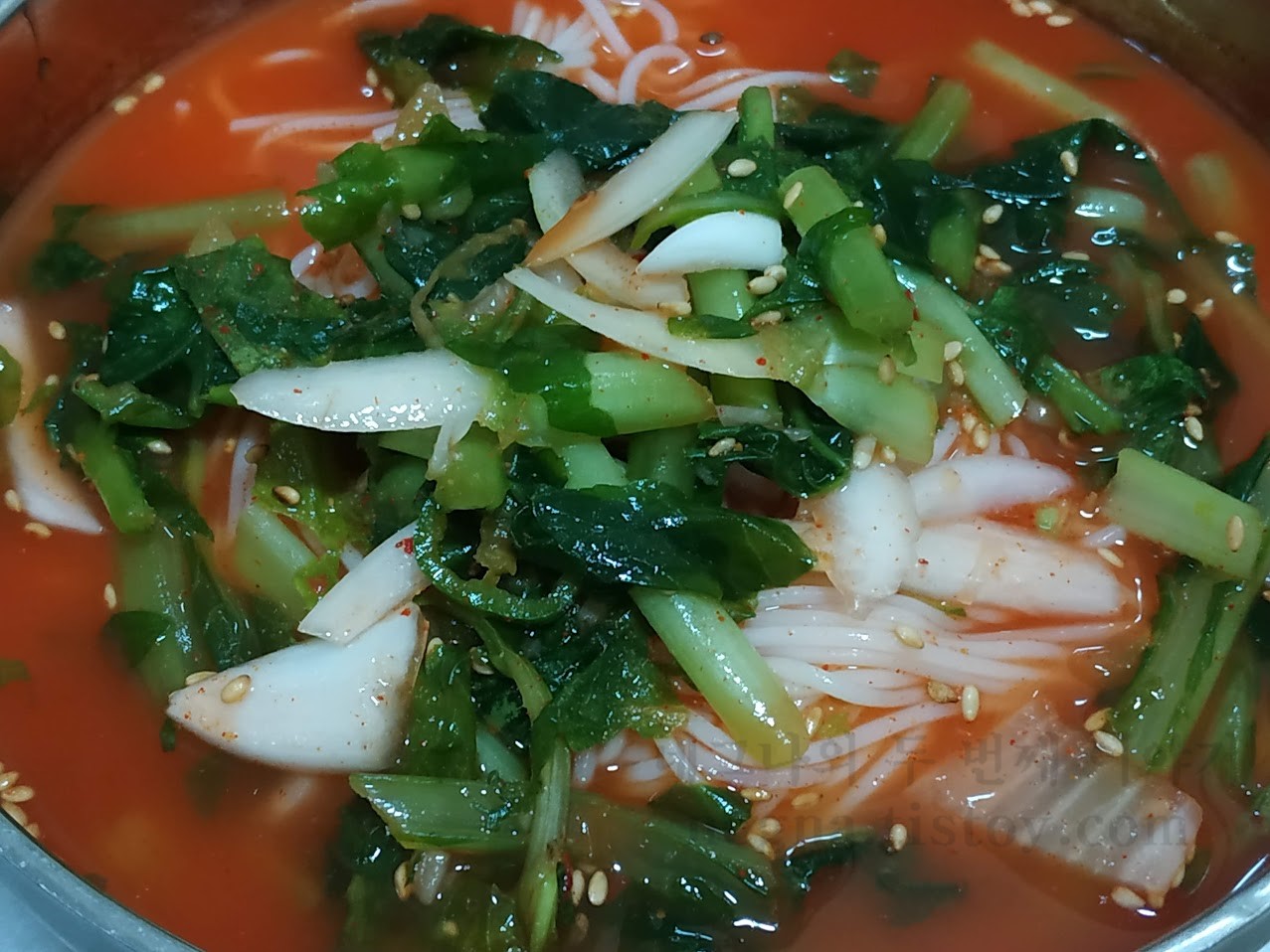 열무김치국수.