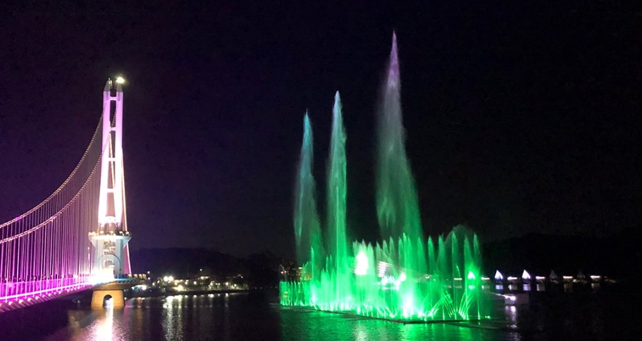 예당호출렁다리 분수쇼