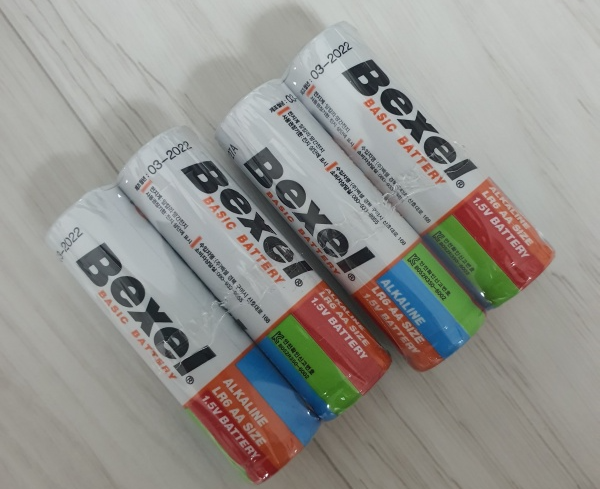 비닐에-씌워져있는-건전지