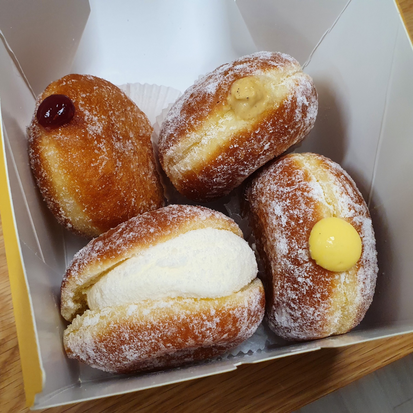 노티드도넛_우유생크림_클래식바닐라_얼그레이_라즈베리