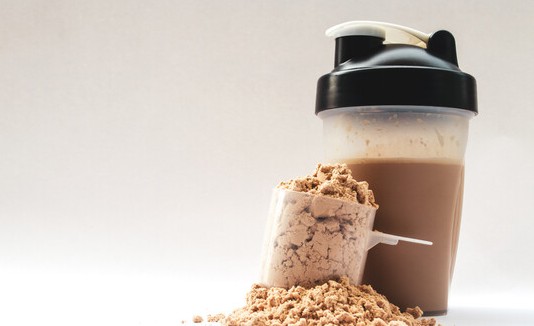 건강식품이라 착각하기 쉬운 음식 부작용 - 코코넛오일, 과일주스, 스포츠음료, 단백질쉐이크, 저지방샐러드드레싱, 가공치즈, 마가린, 저지방우유, 말린과일, 상황버섯, 등푸른생선, 감자