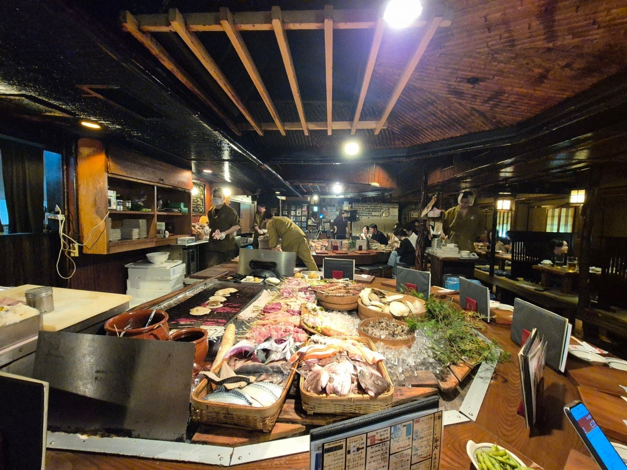 오사카 우메다 술집 이자카야 생맥주 한잔하기 좋은 로바다야끼 이사리비마츠다꼬치 오사사에 나온 맛집