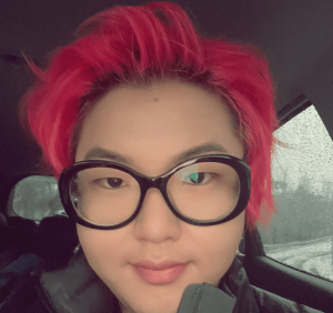 빨갛게-머리염색한-랩퍼-디핵