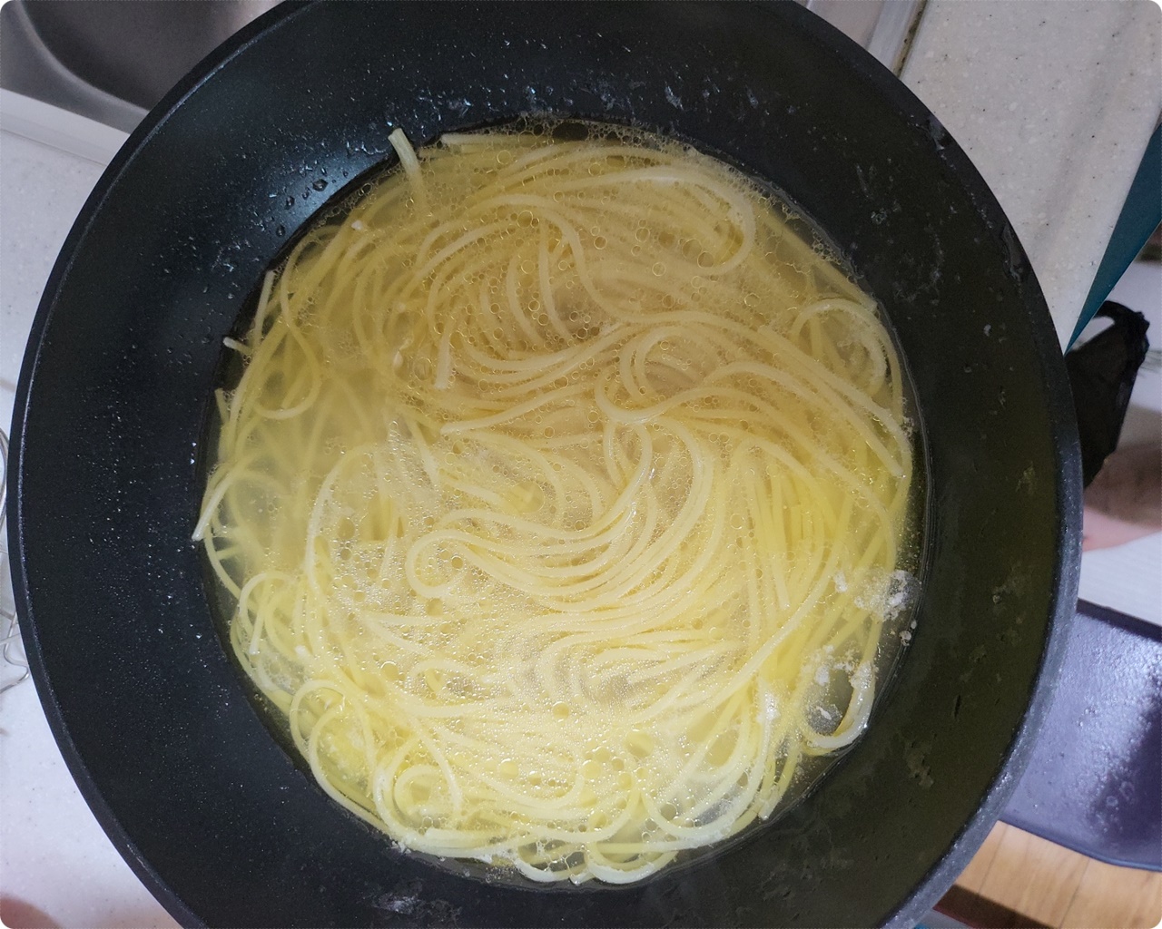 대략 9분정도 삶기