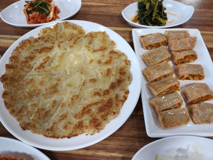 강원 인제 우리 캠핑 왔어요 메밀 옹심이 칼국수, 비빔 막국수, 감자전 맛집 추천