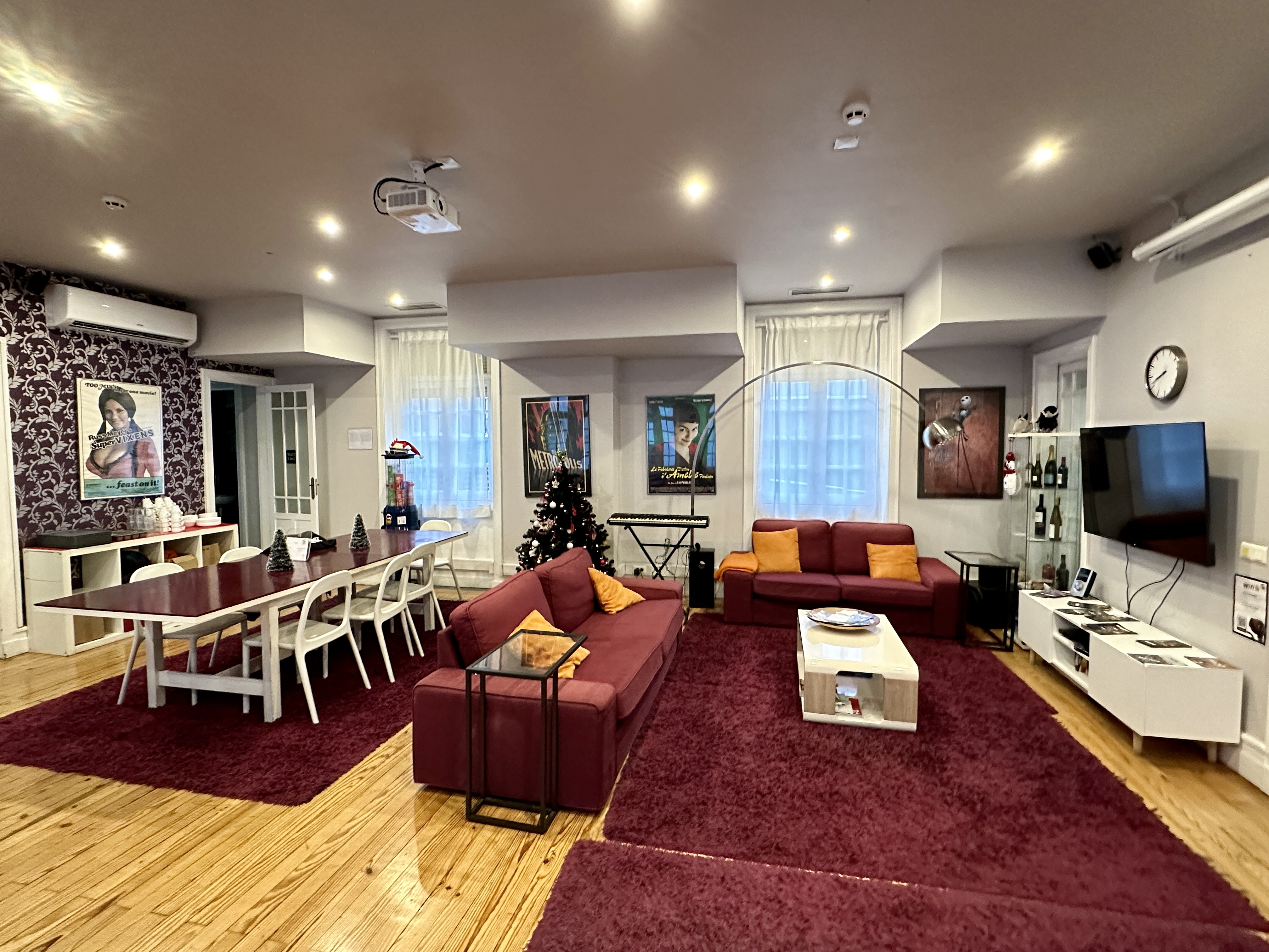 리볼리 시네마 호스텔 로비