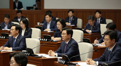 국회에서 추경안 심의 중인 장면