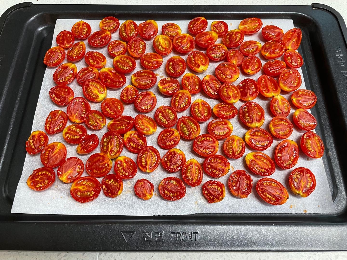 방울토마토 - 오븐에 1차로 구움