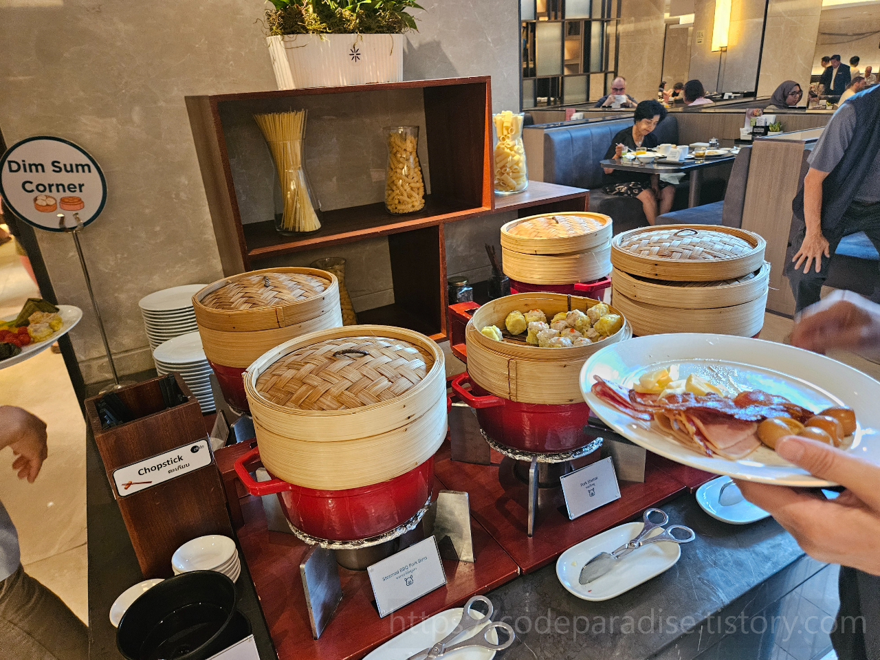 ํธํ
์ฌ์ง