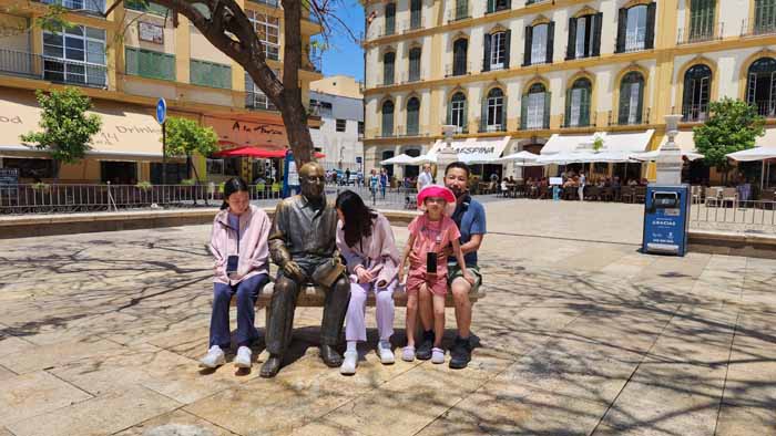 메르세드 광장Plaza de la Merced 의 피카소 동상