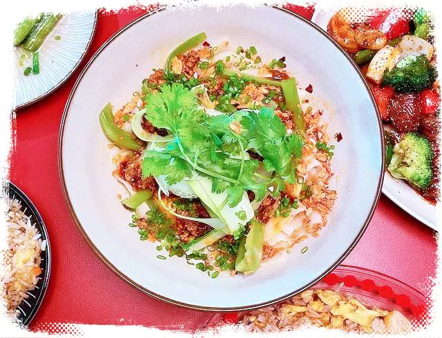 줄서는식당 중식당 차우미엔 몽골리안 비프 방방면 압구정 도산공원 맛집