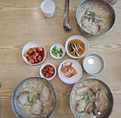 표선칼국수 : 전복보말칼국수부터 제주 바다 향 담긴 해장 한 그릇