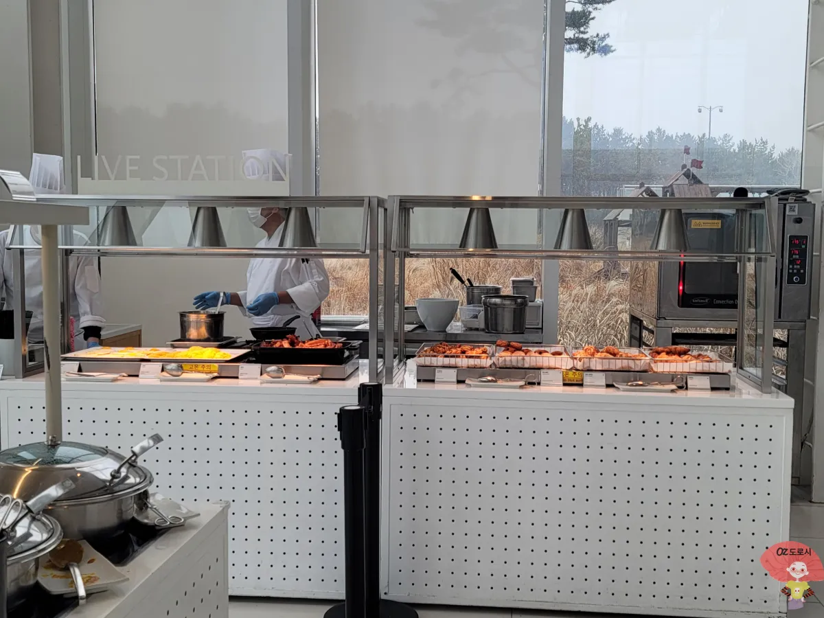 인천-중구-영종도-네스트호텔-레스토랑-플라츠-조식-오물렛-베이컨-브레드-코너