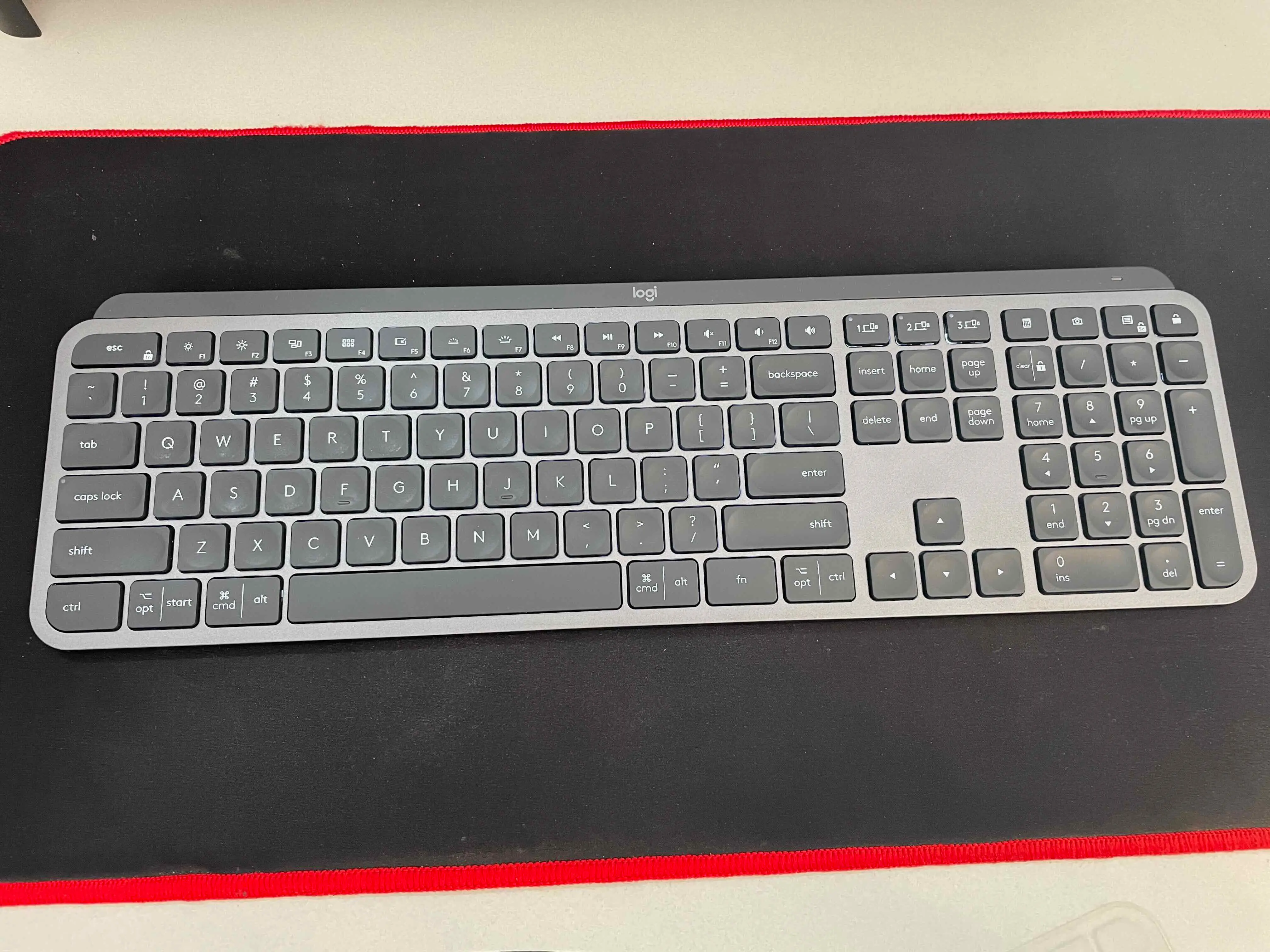 로지텍 mx keys 모습