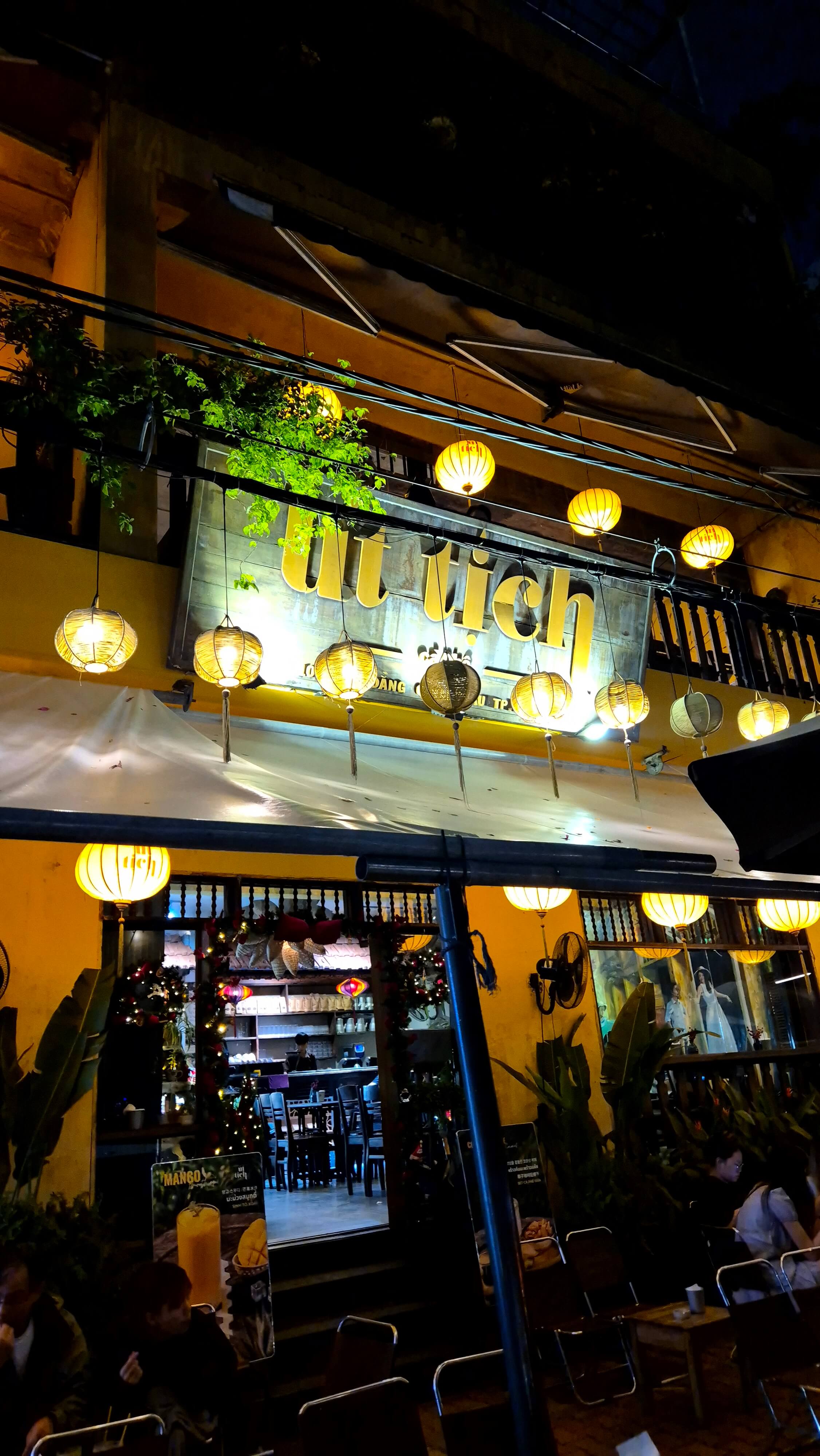 &Uacute;t Tịch Caf&eacute;