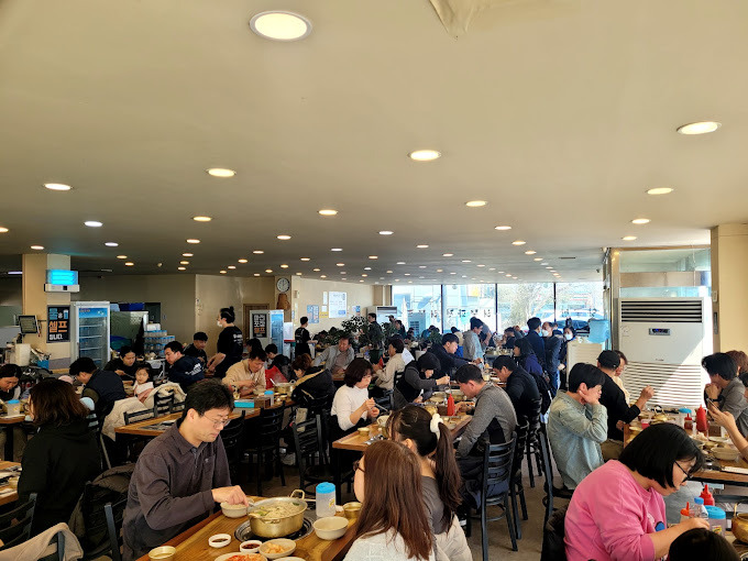 대부도 칼국수와 보리밥 '배터지는집'