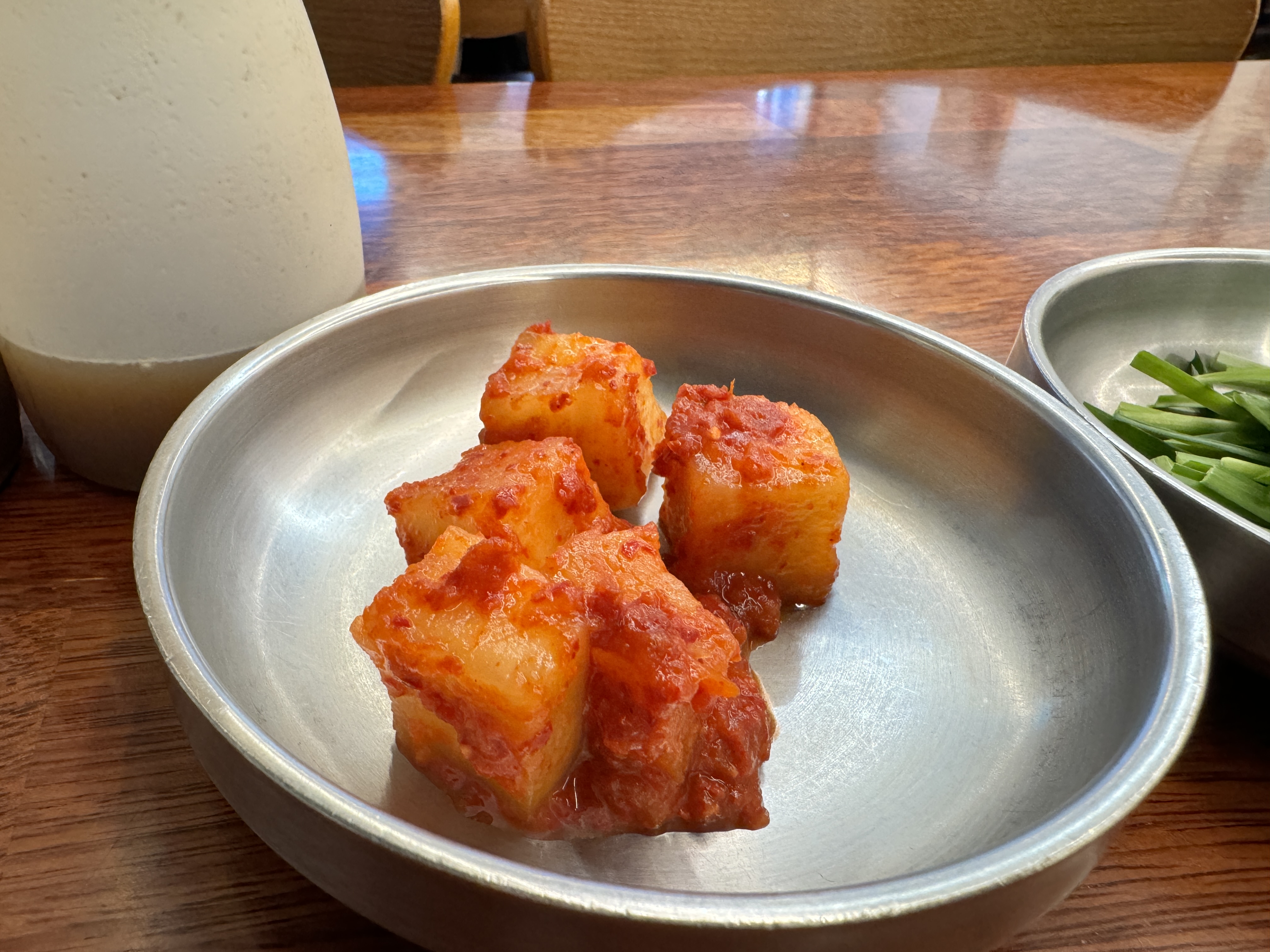 교대역 맛집 담미온 기본찬 - 깍두기 김치