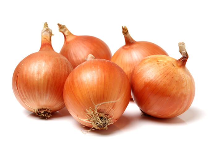 껍질이 있는 양파