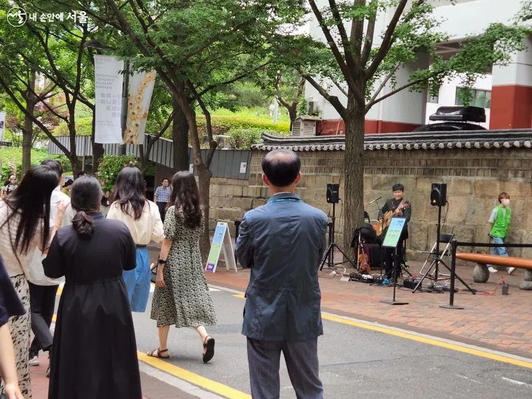 거리 공연 버스킹 매력과 전국 명소 추천 예술의 길거리 무대_4