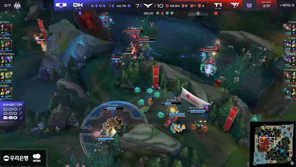 승기를 잡고 뒤쫓는 T1 선수들