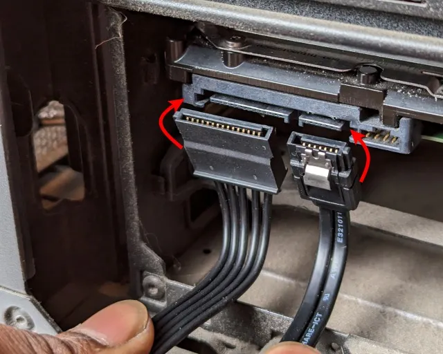 사타3 전원케이블 및 데이터케이블 연결