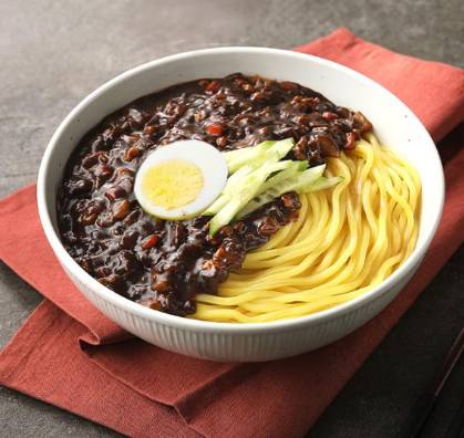 짜장면을 먹는 꿈, 무슨 의미일까? 꿈해몽 총정리!