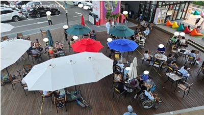 홍제천 폭포카페