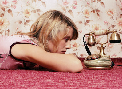 전화기다리는-여자