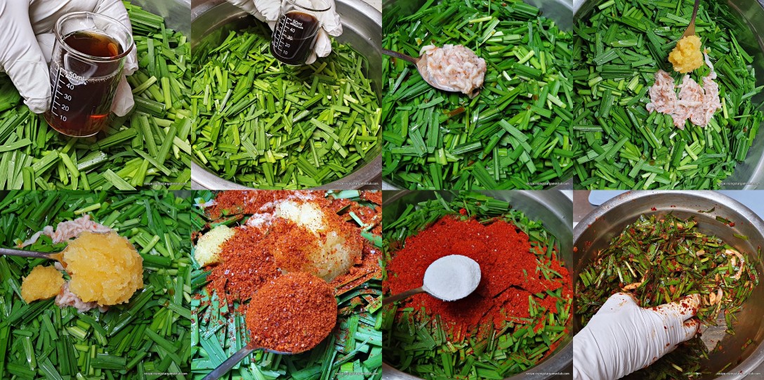 오이 소박이에 들어갈 부추와 양파에 액젓(까나리, 멸치 상관 없음) 5T, 매실액 3T, 새우젓 1T, 생강청 1Ts, 다진마늘 1T, 고춧가루 10T, 설탕 1T를 넣고 잘 버무려주는 사진