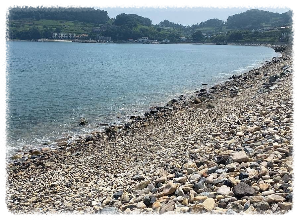 천하몽돌해변