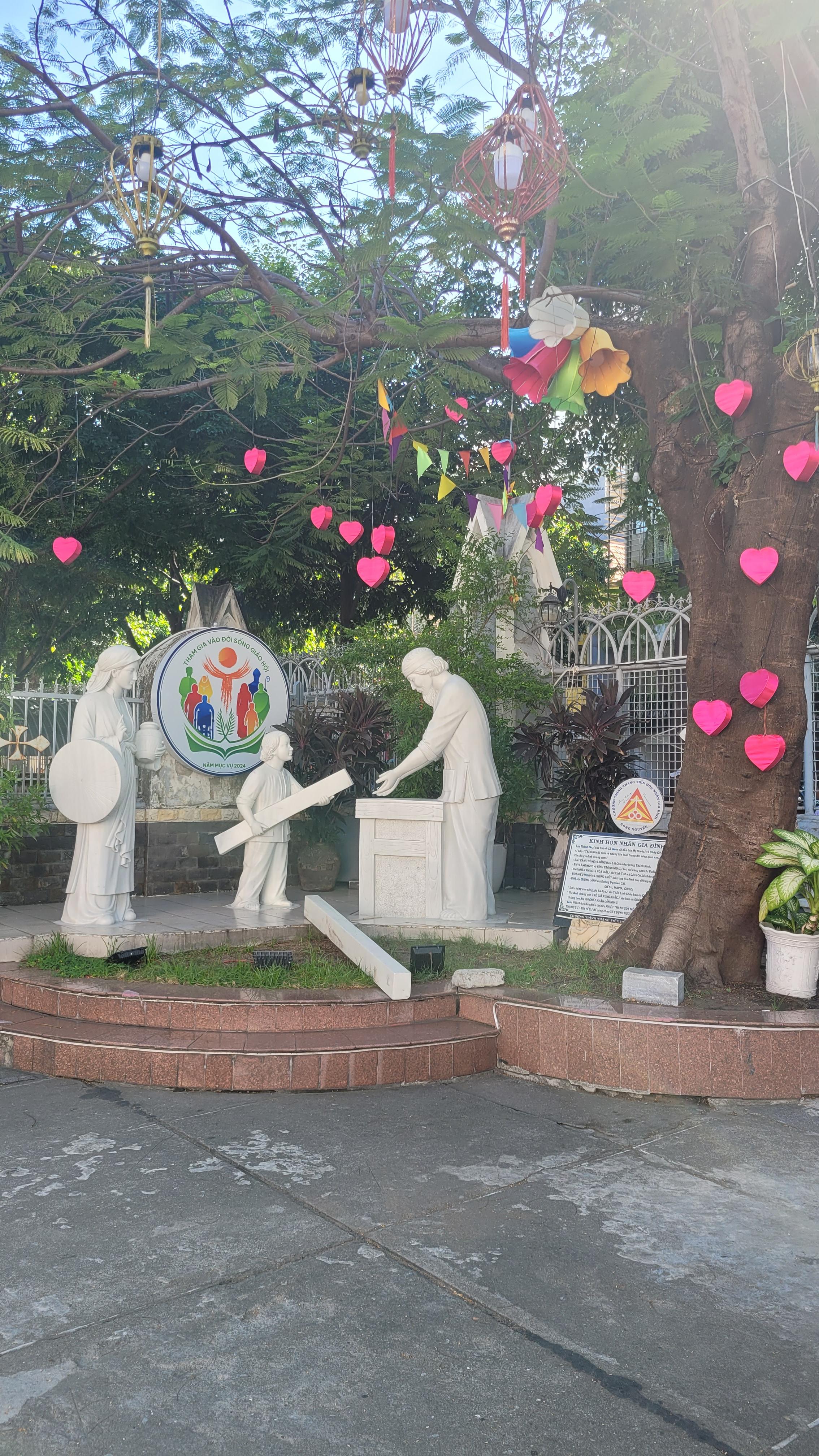 다낭 여행, 한시장 핑크성당