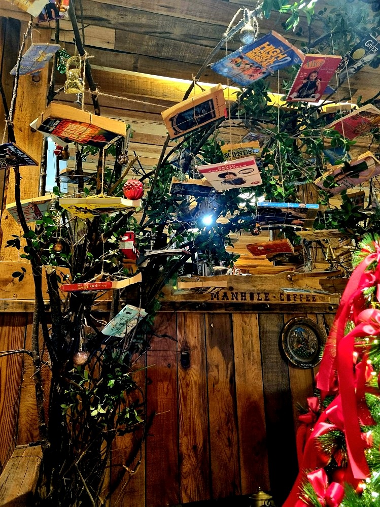 서울 북카페 맨홀커피 웨스턴 책방 – 영등포에서 즐기는 미국 서부 크리스마스 감성