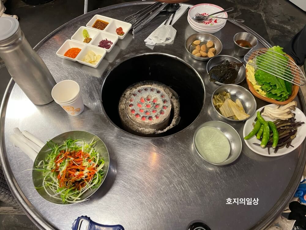 제주 중문 흑돼지 맛집 모메든 식당 - 기본찬 세팅