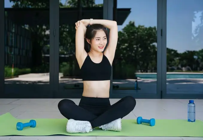 웃으며-운동하는-사람