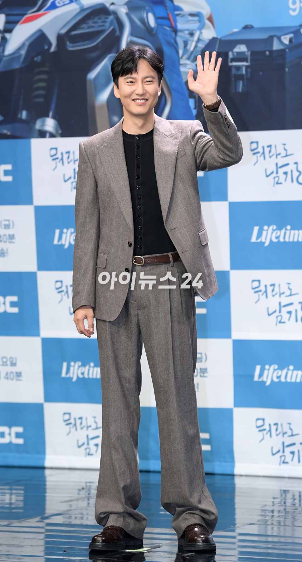 배우 김남길이 7일 오후 서울 마포구 상암동 MBC 골든마우스홀에서 열린 MBC&middot;라이프타임 공동제작 시사교양 프로그램 '뭐라도 남기리' 제작발표회에 참석하고 있다. [사진=정소희 기자]