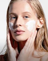 겨울철 수분 부족형 지성 피부&amp;#44; 어떻게 관리해야 할까?