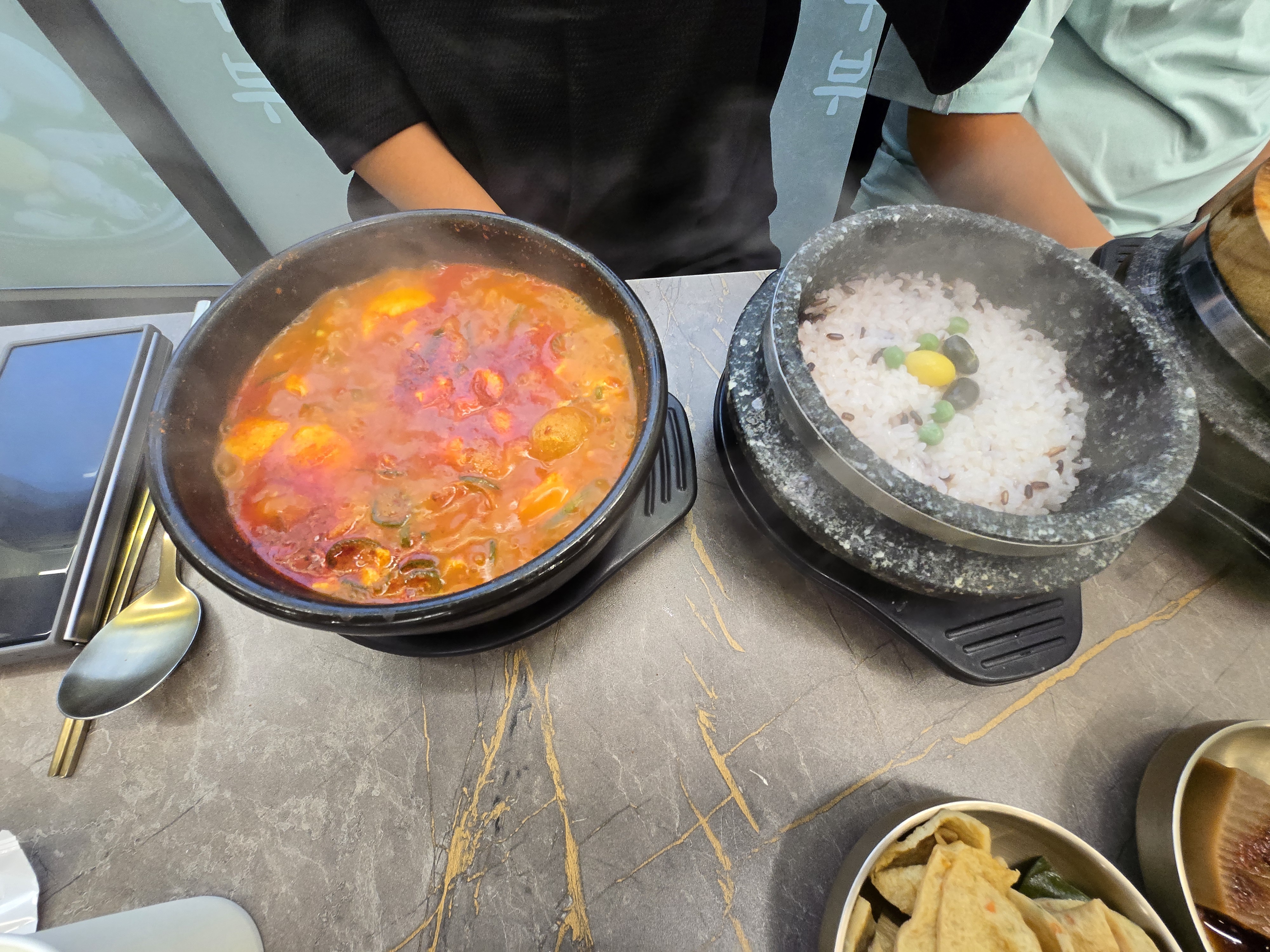 황금동 완뚝순두부 찌개