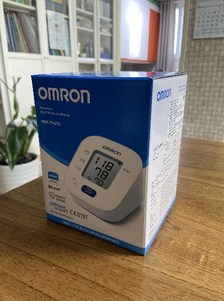 구매한 혈압계 박스 사진