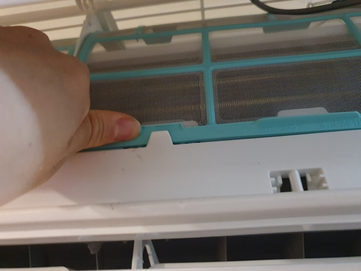 에어컨-필터-제거