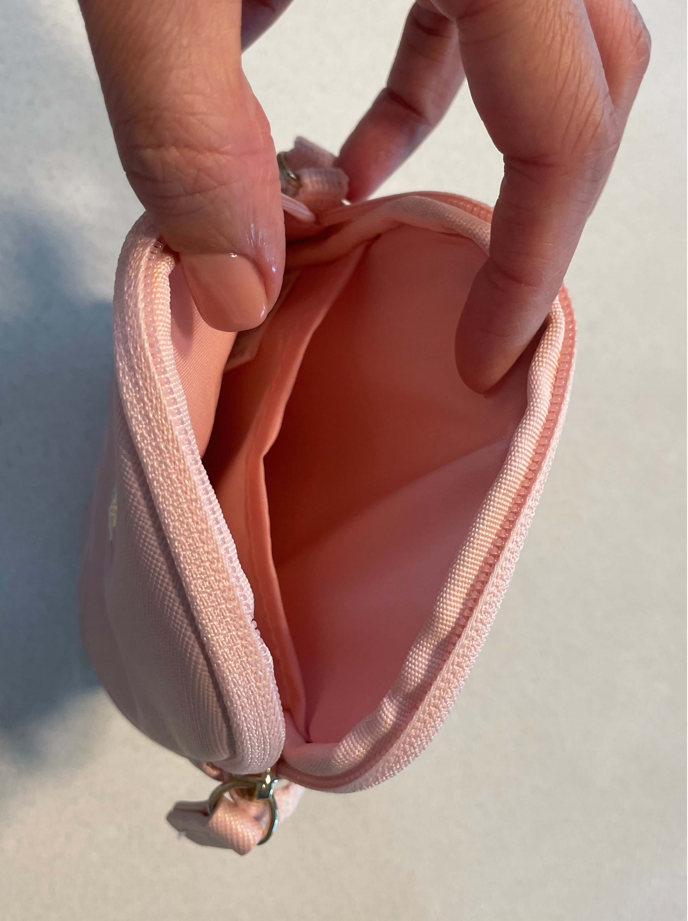 키티 핸드폰 가방 내부