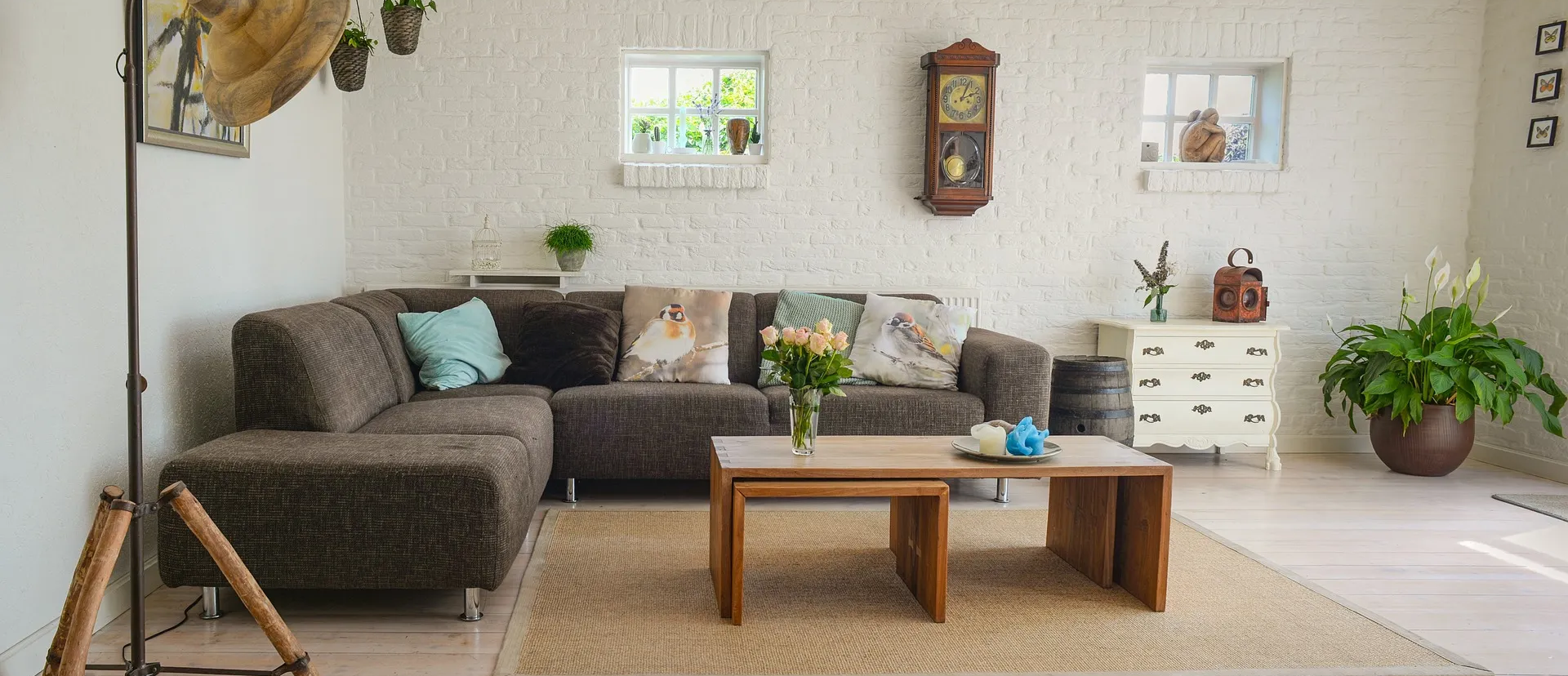 국민주택 공공주택 공공분양 일반공급 유형의 신청 자격과 1순위 체크리스트 설명을 위한 거실 전경 사진