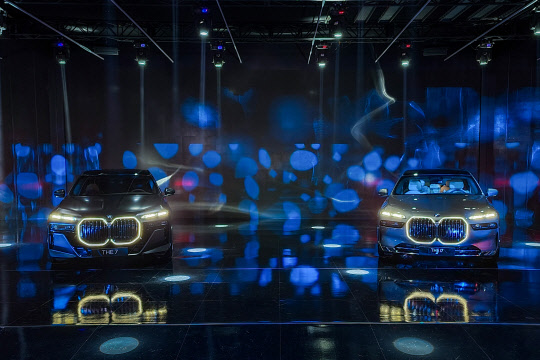 BMW i7