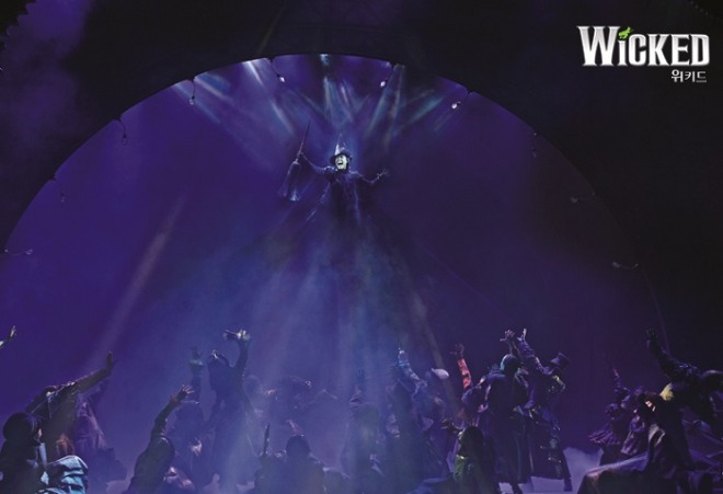 중력을거슬러_출처_뮤지컬위키드공식홈페이지